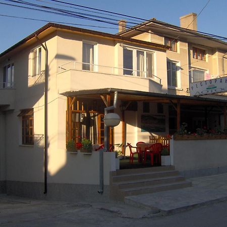 Guest Rooms Grudovi Obzor Kültér fotó